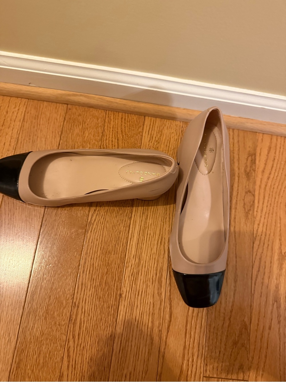 Bandolino Candy Classic Two-Tone Beige and Black Block Heel Pumps NWOT - Picture 4 of 4